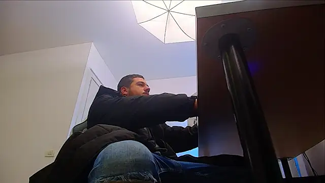 Snapshot of JoshKnights chatting on 10-29-25, 05:53 JoshKnights online show from 10-29-25, 05:53