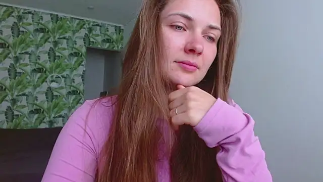 Snapshot of Olivia_shine chatting on 05-14-26, 04:30 Olivia shine online show from 05-14-26, 04:30