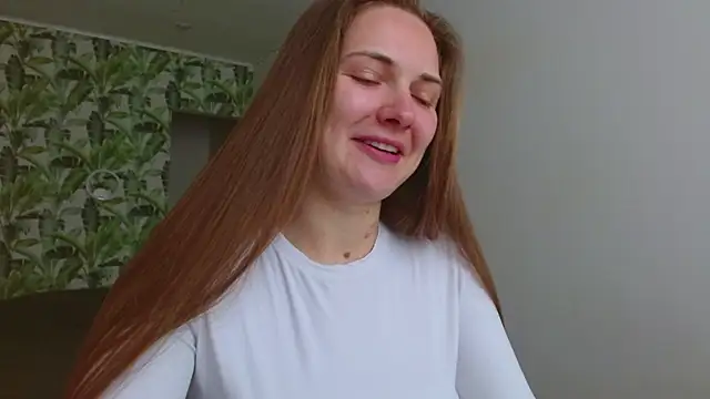 Snapshot of Olivia_shine chatting on 05-15-26, 04:19 Olivia shine online show from 05-15-26, 04:19