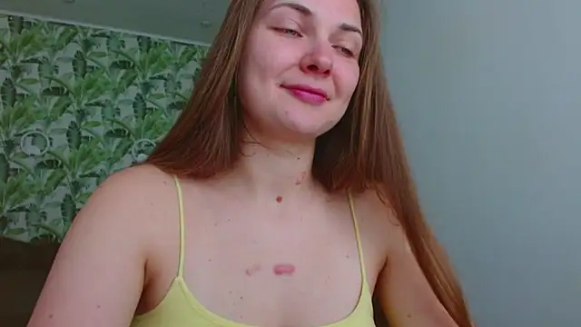 Snapshot of Olivia_shine chatting on 05-24-26, 04:17 Olivia shine online show from 05-24-26, 04:17