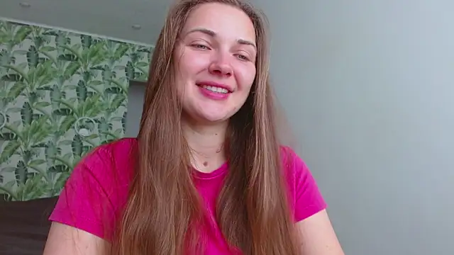 Snapshot of Olivia_shine chatting on 05-30-26, 04:20 Olivia shine online show from 05-30-26, 04:20