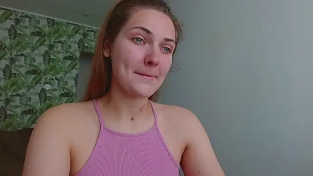Snapshot of Olivia_shine chatting on 06-26-26, 04:17 Olivia shine online show from 06-26-26, 04:17