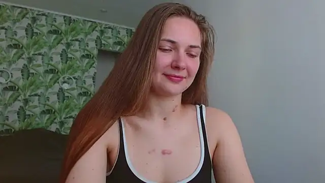 Snapshot of Olivia_shine chatting on 07-15-26, 04:29 Olivia shine online show from 07-15-26, 04:29