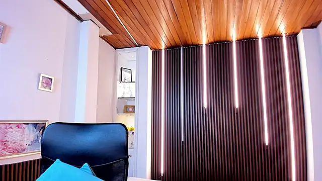 victoria mooree online show from 03-07-26, 04:37