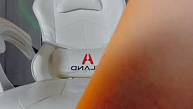 Snapshot of ice_pixie chatting on 02-27-26, 05:13 ice pixie online show from 02-27-26, 05:13