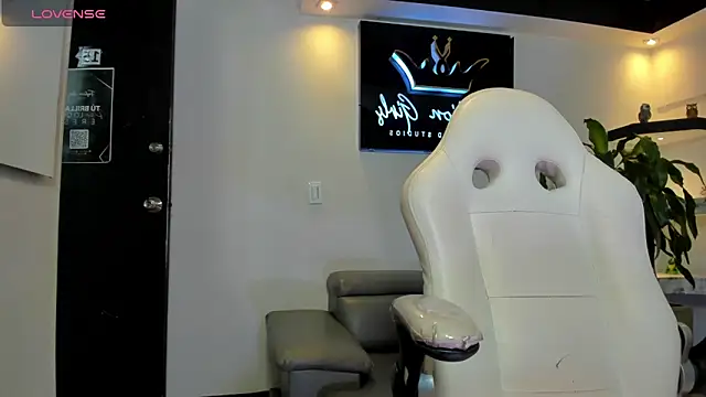 AnaRuiz online show from 09-24-25, 01:47