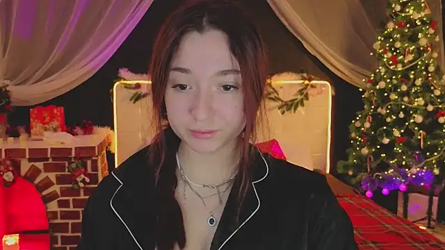 Snapshot of YasmineWest chatting on 12-01-25, 01:54 YasmineWest online show from 12-01-25, 01:54