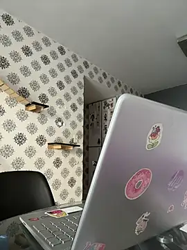 Snapshot of samilux5 chatting on 10-28-25, 05:26 samilux5 online show from 10-28-25, 05:26