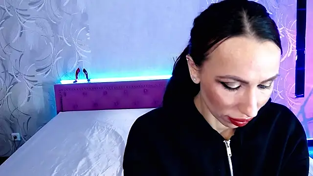 Snapshot of MeganLuxstar chatting on 04-28-26, 02:27 MeganLuxstar online show from 04-28-26, 02:27