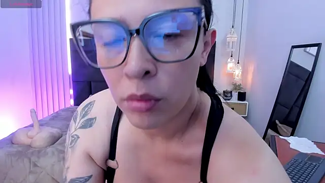 Snapshot of Tisha__lau chatting on 04-30-26, 01:50 Tisha lau online show from 04-30-26, 01:50
