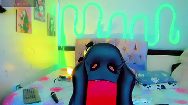 Jessica smith 1 online show from 04-20-26, 11:24