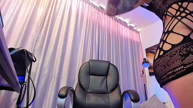 sarah cruzz  online show from 04-24-26, 02:30