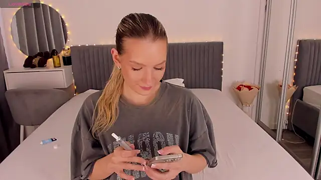 CassieRayss online show from 06-03-26, 02:33