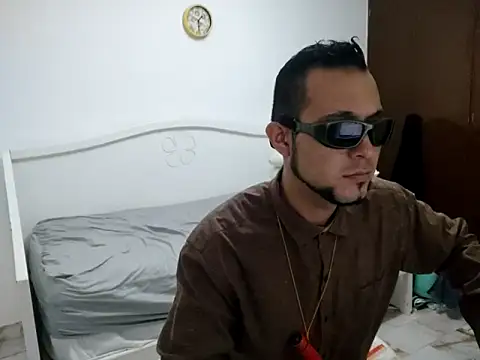 Snapshot of Yeye25199 chatting on 02-15-25, 08:33 Yeye25199 online show from 02-15-25, 08:33