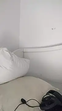 Snapshot of Yeye25199 chatting on 10-18-25, 01:01 Yeye25199 online show from 10-18-25, 01:01