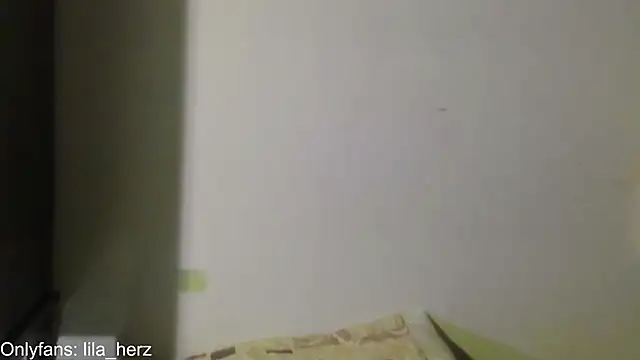 Snapshot of Liherz chatting on 12-20-24, 04:20 Liherz online show from 12-20-24, 04:20