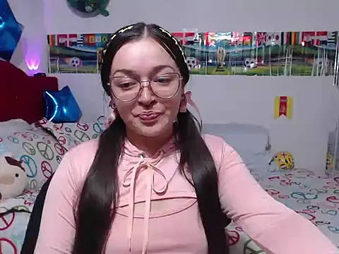 Snapshot of Angela_18honey chatting on 07-31-26, 04:12 Angela 18honey online show from 07-31-26, 04:12