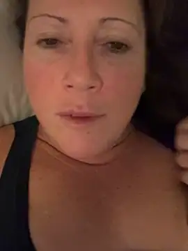 Snapshot of xsexycurvymilf chatting on 12-18-24, 06:32 xsexycurvymilf online show from 12-18-24, 06:32