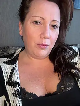 Snapshot of xsexycurvymilf chatting on 01-15-25, 08:41 xsexycurvymilf online show from 01-15-25, 08:41