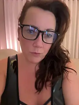 Snapshot of xsexycurvymilf chatting on 01-16-25, 07:10 xsexycurvymilf online show from 01-16-25, 07:10