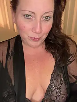 Snapshot of xsexycurvymilf chatting on 02-20-25, 03:08 xsexycurvymilf online show from 02-20-25, 03:08