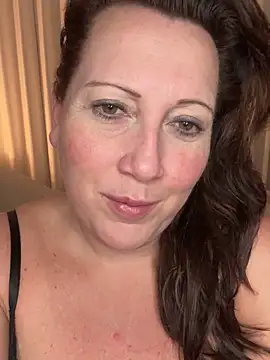 Snapshot of xsexycurvymilf chatting on 02-21-25, 02:48 xsexycurvymilf online show from 02-21-25, 02:48