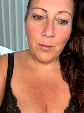 Snapshot of xsexycurvymilf chatting on 10-05-25, 01:20 xsexycurvymilf online show from 10-05-25, 01:20