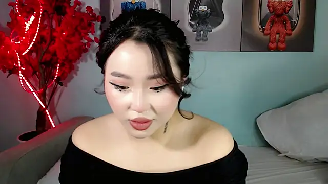 Snapshot of ichiben chatting on 02-08-25, 11:55 ichiben online show from 02-08-25, 11:55