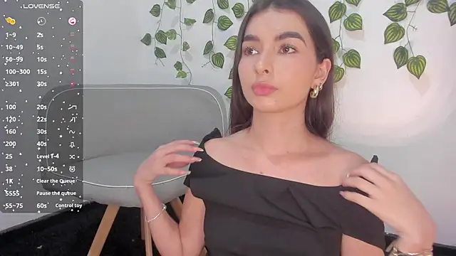 Coralinee 01 online show from 12-07-24, 08:27