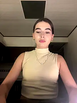 Coralinee 01 online show from 12-18-25, 12:27