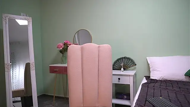 HaileyMoonn online show from 10-20-25, 04:02