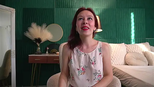 Snapshot of HaileyMoonn chatting on 06-20-26, 03:31 HaileyMoonn online show from 06-20-26, 03:31
