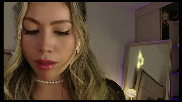 Ammy Castro online show from 06-11-26, 10:41