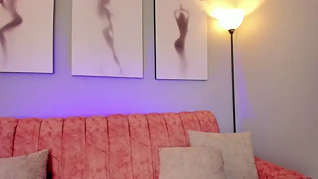 Juliana Saenzz online show from 09-17-25, 01:57