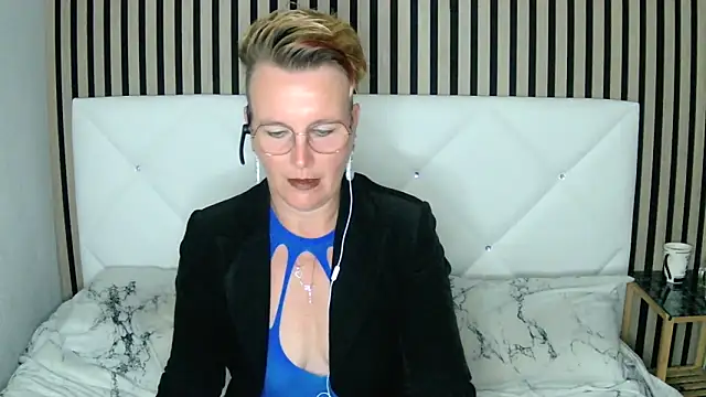 xxNoeliaxx online show from 01-16-25, 08:00