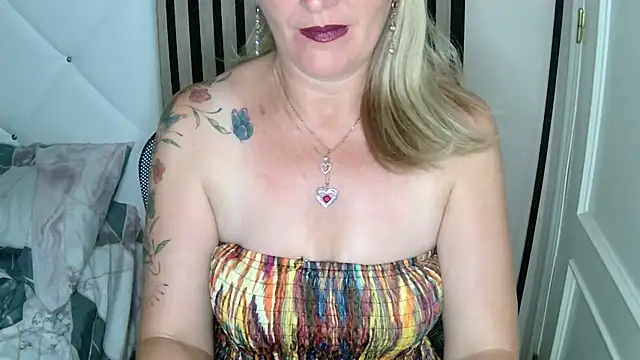 xxNoeliaxx online show from 07-13-26, 06:49