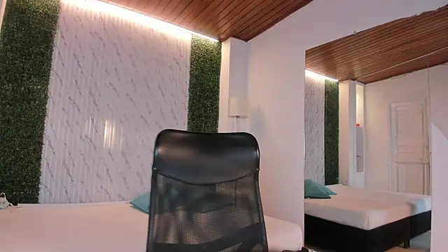 carina rossi online show from 11-18-25, 01:04