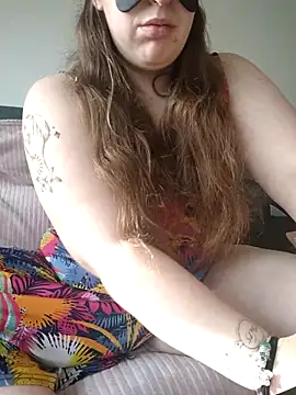 Snapshot of FrancaiseLynne chatting on 02-15-25, 08:44 FrancaiseLynne online show from 02-15-25, 08:44