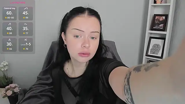 Snapshot of Lori__Hell chatting on 06-07-26, 04:38 Lori Hell online show from 06-07-26, 04:38
