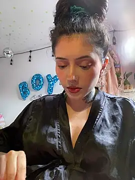 LiliJones  online show from 06-04-26, 02:34