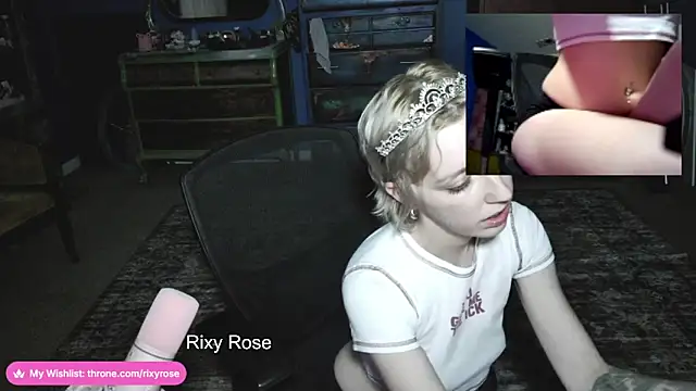 Snapshot of Trixyrose chatting on 12-01-25, 02:27 Trixyrose online show from 12-01-25, 02:27