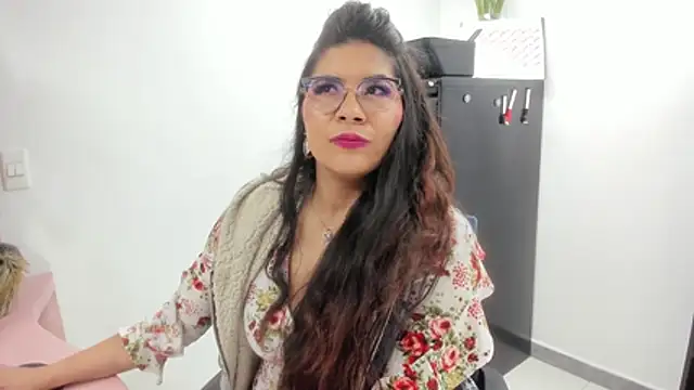 Luna Dumont online show from 12-15-25, 11:03