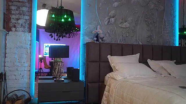 eva fashionista online show from 04-17-26, 07:28