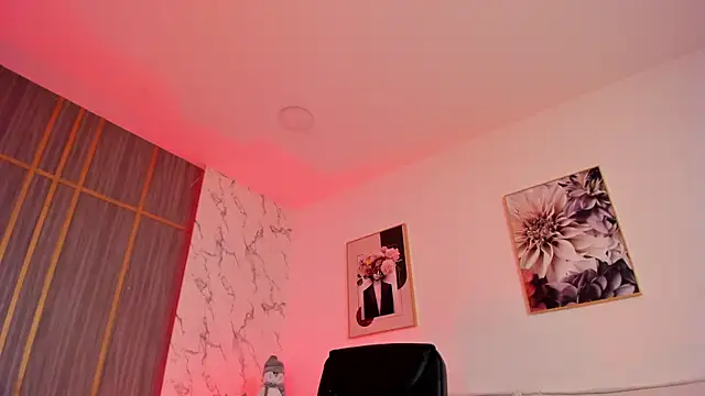 Dollar-girl online show from 12-18-25, 03:40