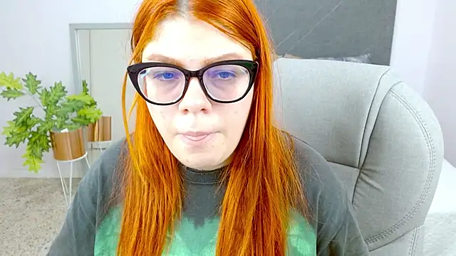 lucie nicolls online show from 12-12-24, 08:10