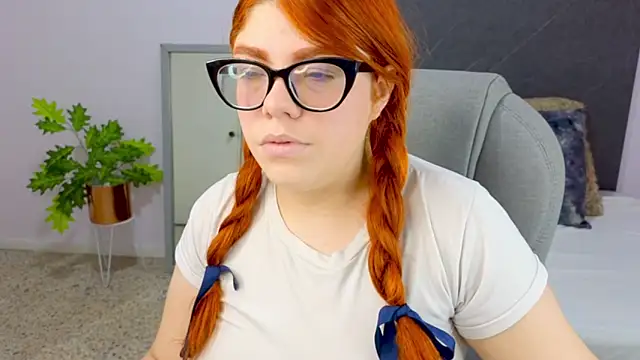 lucie nicolls online show from 12-21-24, 08:00