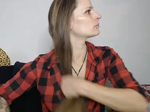 naikah714 online show from 11-18-25, 04:00