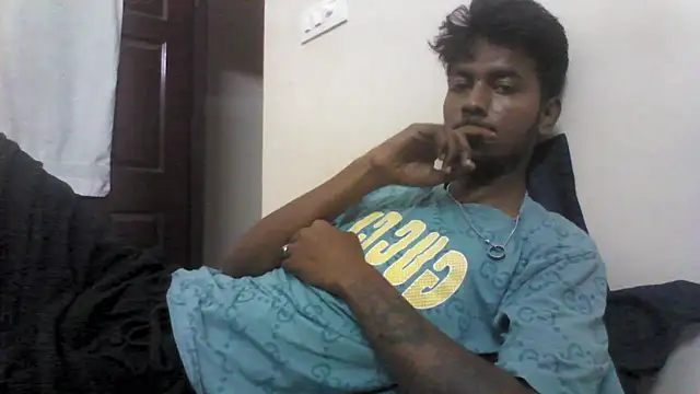 Snapshot of just_fucks chatting on 09-25-25, 01:15 just fucks online show from 09-25-25, 01:15