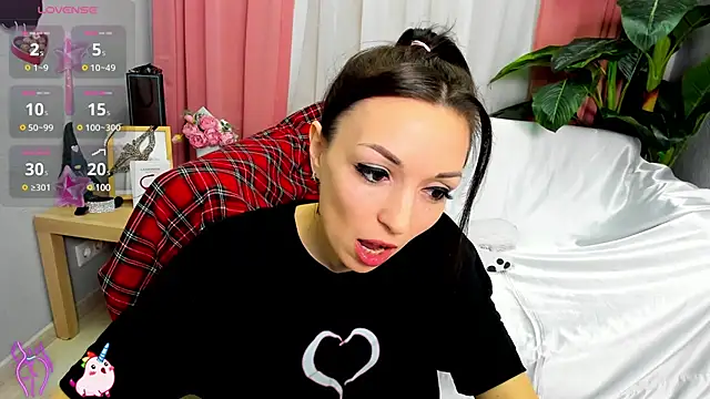 Snapshot of jessica_tiny chatting on 02-14-25, 01:45 jessica tiny online show from 02-14-25, 01:45