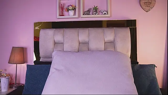 Snapshot of emmy_r chatting on 06-04-26, 12:11 emmy r online show from 06-04-26, 12:11